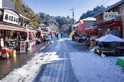 神宮商店街雪の巻